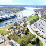 아파트 Luxus-ecksuite Mit Stylischem Design Und Traumblick Uebers Meer, 26.stock Im Maritim *