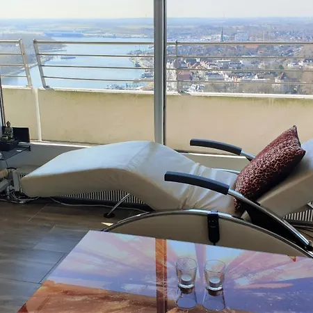 Luxus-ecksuite Mit Stylischem Design Und Traumblick Uebers Meer, 26.stock Im Maritim * Lübeck
