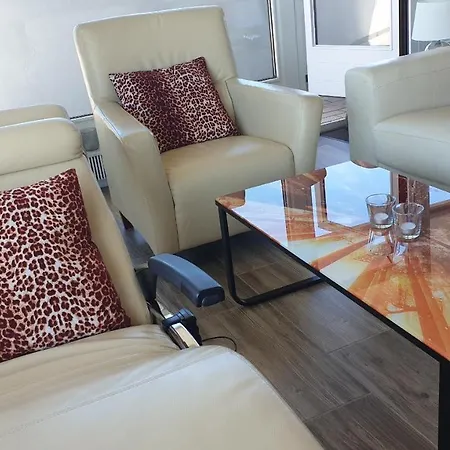 Luxus-ecksuite Mit Stylischem Design Und Traumblick Uebers Meer, 26.stock Im Maritim