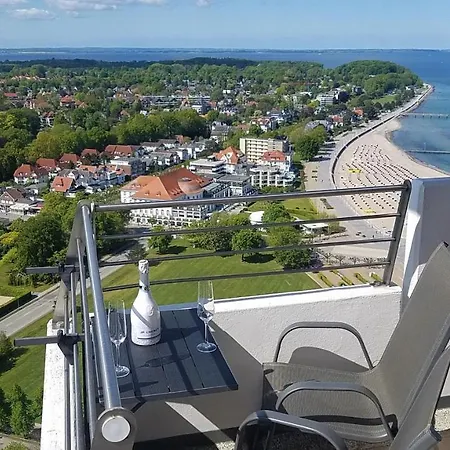Luxus-ecksuite Mit Stylischem Design Und Traumblick Uebers Meer, 26.stock Im Maritim Lübeck