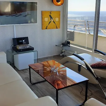 Luxus-ecksuite Mit Stylischem Design Und Traumblick übers Meer, 26.stock Im Maritim Apartment Lübeck