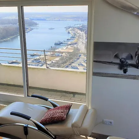 Luxus-ecksuite Mit Stylischem Design Und Traumblick übers Meer, 26.stock Im Maritim Lübeck