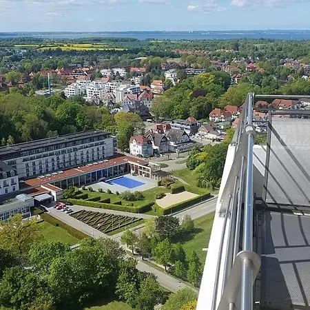 Luxus-ecksuite Mit Stylischem Design Und Traumblick Uebers Meer, 26.stock Im Maritim * Lübeck