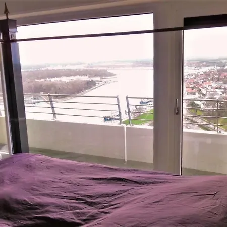 Luxus-ecksuite Mit Stylischem Design Und Traumblick Uebers Meer, 26.stock Im Maritim * Lübeck