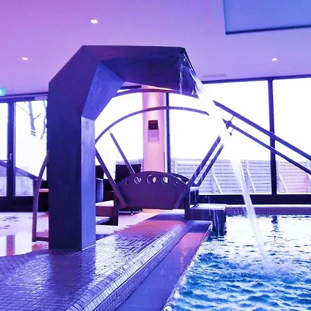 Luxus-ecksuite Mit Stylischem Design Und Traumblick übers Meer, 26.stock Im Maritim Apartment