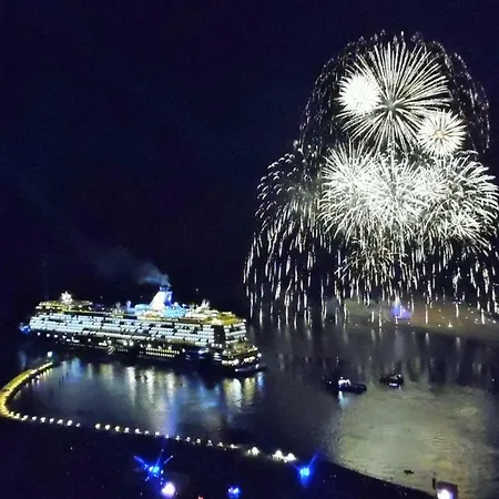 Luxus-ecksuite Mit Stylischem Design Und Traumblick übers Meer, 26.stock Im Maritim Apartment *