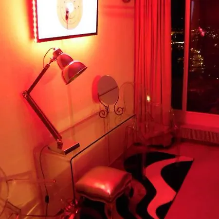 Luxus-ecksuite Mit Stylischem Design Und Traumblick übers Meer, 26.stock Im Maritim Apartment