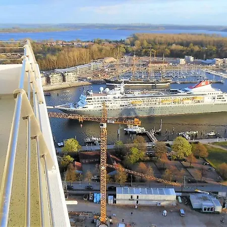 Luxus-ecksuite Mit Stylischem Design Und Traumblick Uebers Meer, 26.stock Im Maritim *