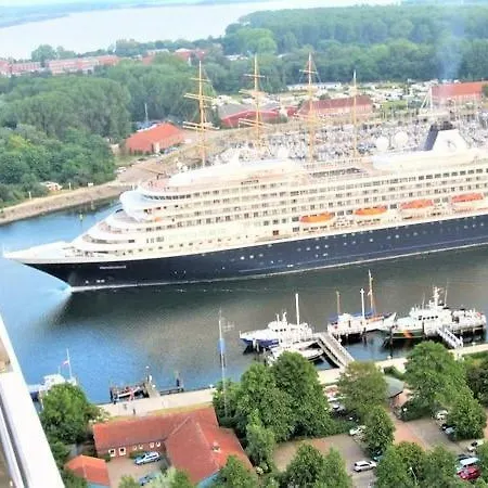 Luxus-ecksuite Mit Stylischem Design Und Traumblick übers Meer, 26.stock Im Maritim * Lübeck