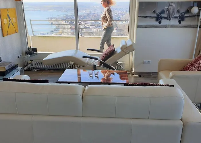 Luxus-ecksuite Mit Stylischem Design Und Traumblick Uebers Meer, 26.stock Im Maritim Apartament *